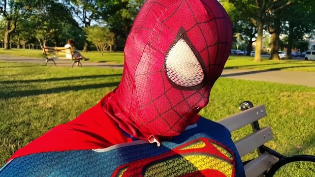 SUPER SPIDERMAN vs THE MASK IRL - Spider-man Diet Coke and Mentos Prank - Real Life-QdSlsxaEvqA