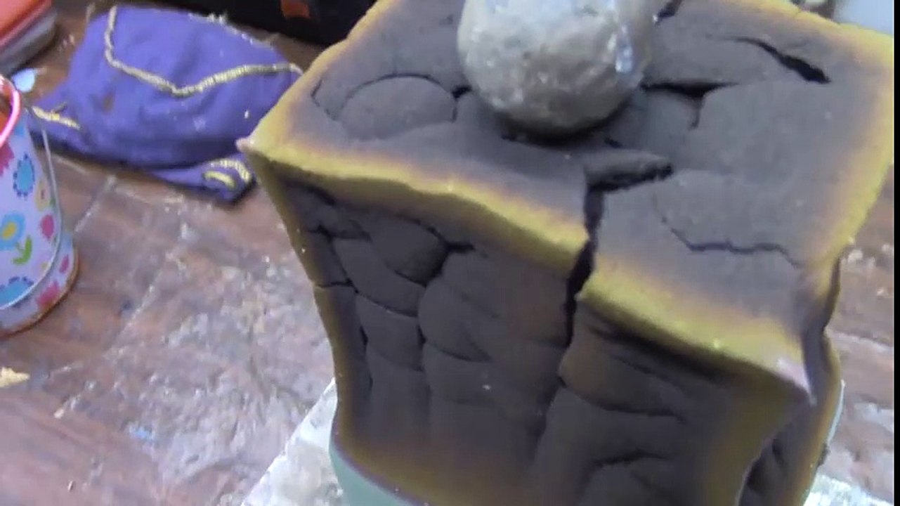 Phản ứng thú vị khi cho viên Niken nóng 1000 độ vào tấm mút xốp cắm hoa