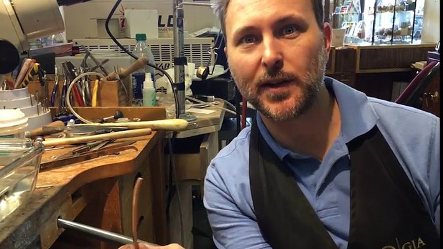 Cận cảnh quá trình hoàn thành một chiếc nhẫn kim cương triệu đô