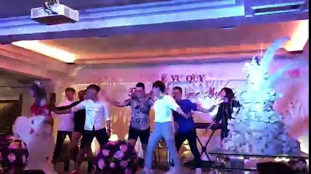 Cô dâu nhảy Hai cô tiên cực sung và điêu luyện