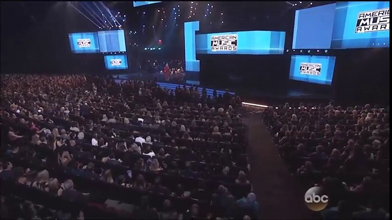 Demi Lovato AMAs 2015