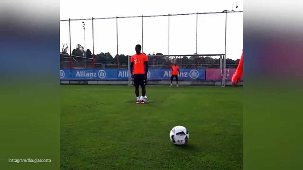 Le penalty de Douglas Costa à l'entrainement !