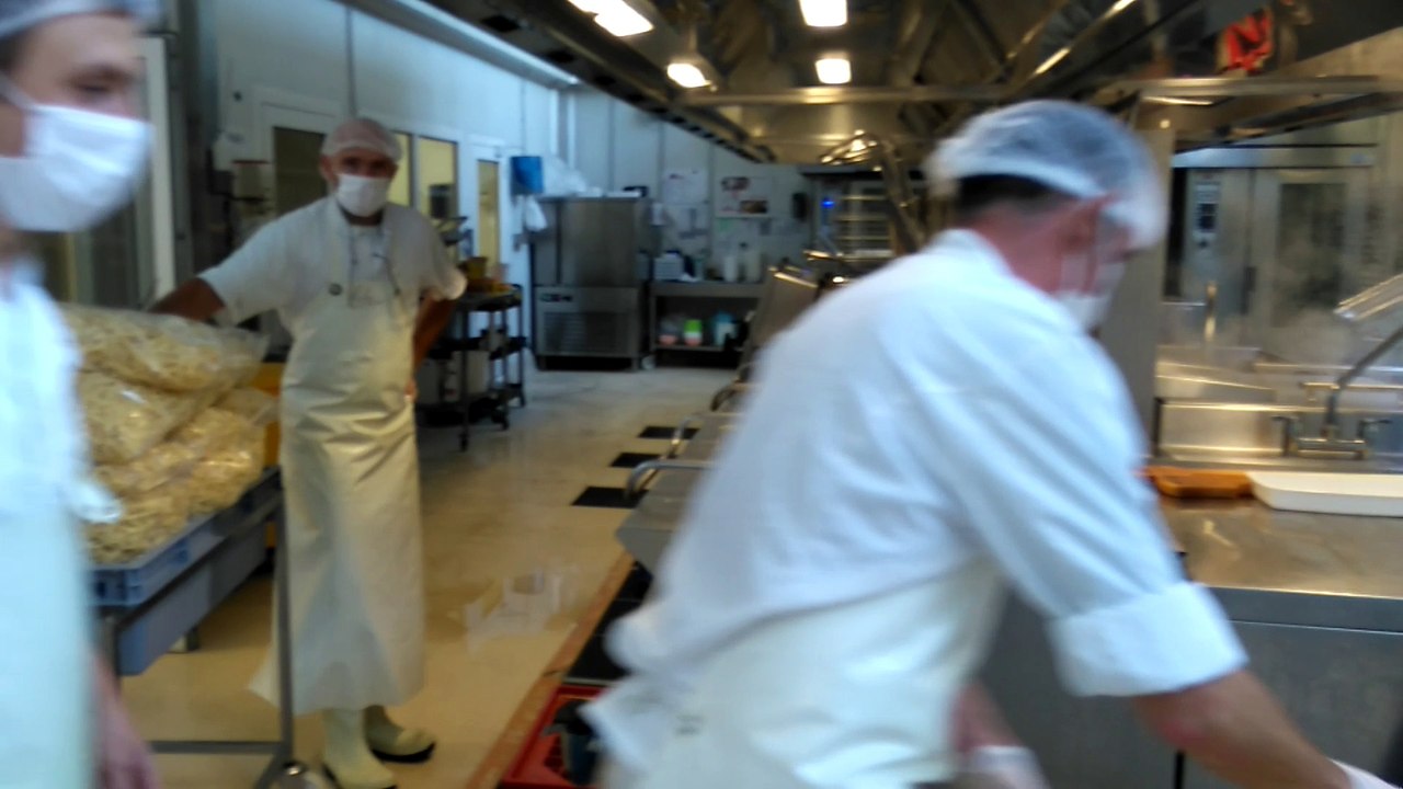 Mont-de-Marsan : les casseroles et poêles géantes de la cuisine centrale