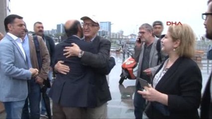 Dündar ve Gül'ün "Silahlı Terör Örgütüne Yardım" Suçlamasıyla Yargılanmasına Başlandı