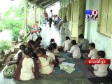 School's dilapidated condition forces children to study under open sky, Chhota Udeipur - Tv9 Gujarati
