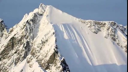 VĐV trượt tuyết thoát chết dù rơi từ độ cao 500m