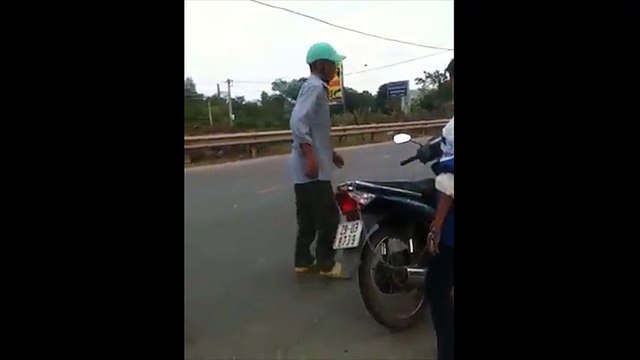 Xích con chạy trên phố vì đi chơi game, nên hay không?