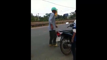 Xích con chạy trên phố vì đi chơi game, nên hay không?