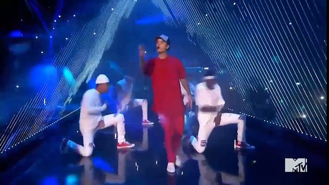 Trích đoạn Justin Bieber biểu diễn What Do You Mean? tại MTV EMAs 2015