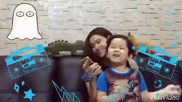 Trương Quỳnh Anh nhí nhố bên Sushi