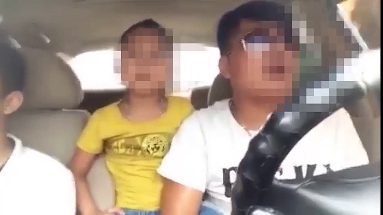 Cười ngả nghiêng với màn đối đáp cực hài hước của hai bố con