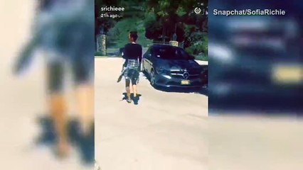 Sofia Richie nhép miệng theo bài "Let Me Love You" của Justin Bieber