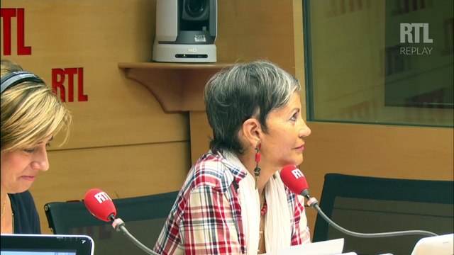 Julien Courbet chante le divorce d'Angelina Jolie et Brad Pitt