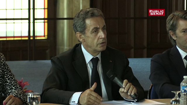 Nicolas Sarkozy sur les migrants de Calais: ce n'est pas parce qu'ils sont malheureux qu'ils peuvent se permettre de frapper les forces de l'ordre