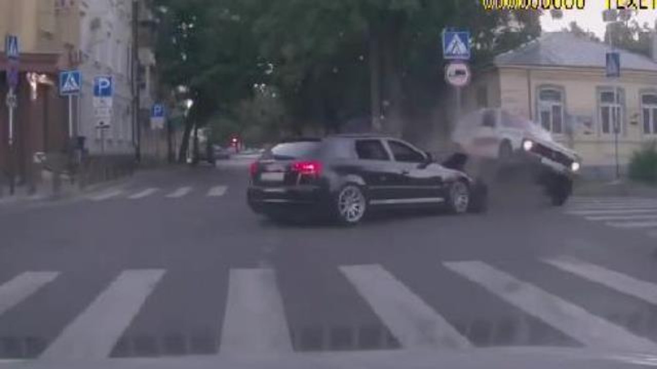 Compilation de crash en Voitures n°369 | Car Crash Compilation | Sept 2016