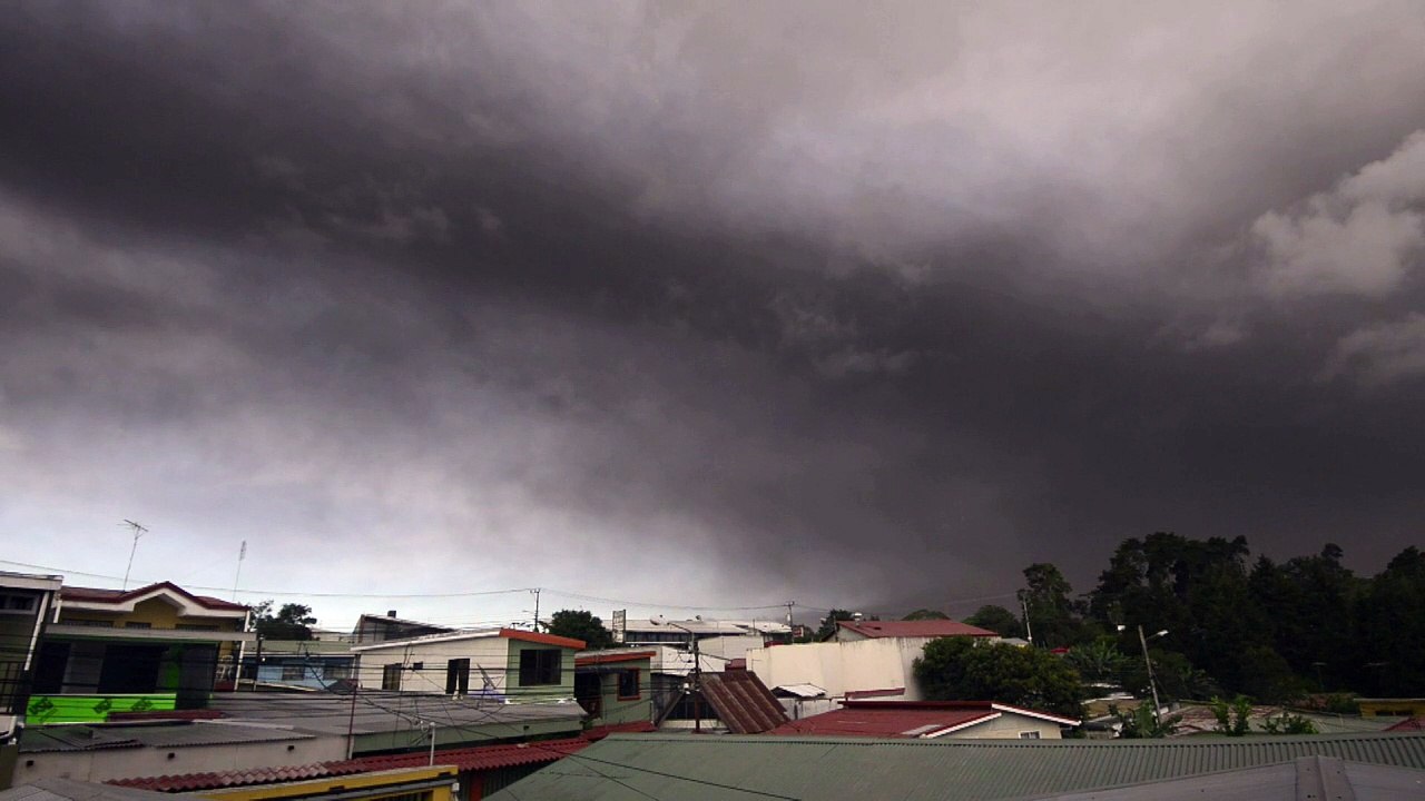 Costa Rica monitorea actividad del volcán Turrialba