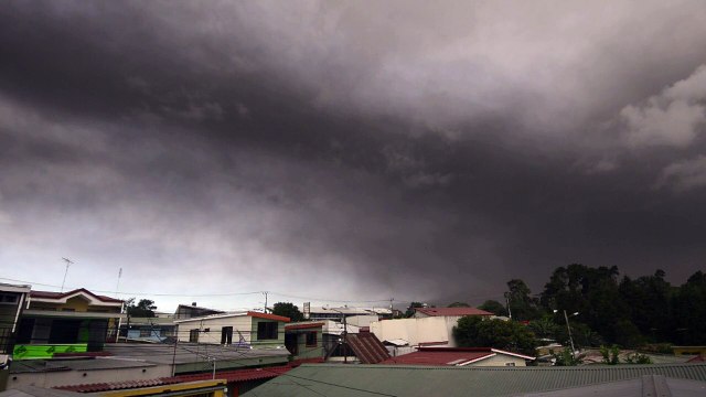 Costa Rica monitorea actividad del volcán Turrialba