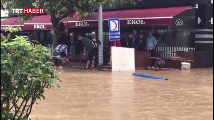 Trabzon'da şiddetli yağış, su baskınlarına neden oldu