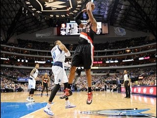 LEMARCUS ALDRIGE SCORES 30 POINTS AS BLAZERS BLOW OUT MAVERICKS