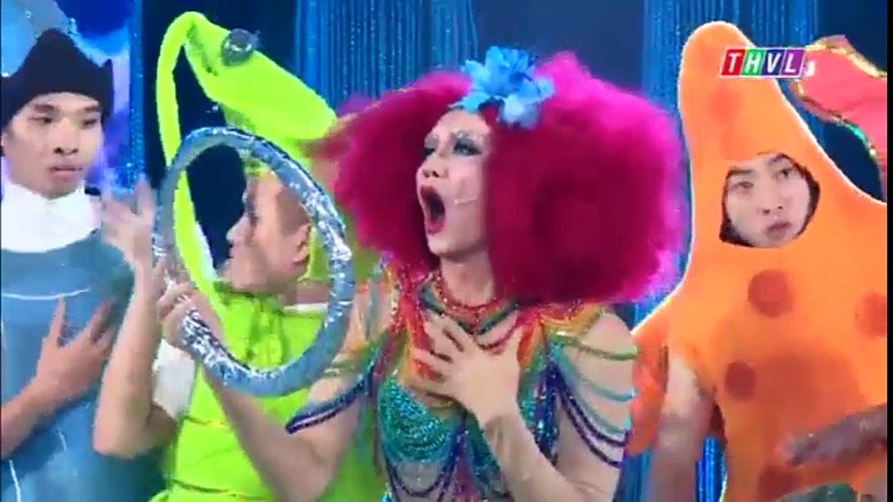 Nàng tiên cá BB Trần "chết đứng" vì đứt váy ngay trên sân khấu