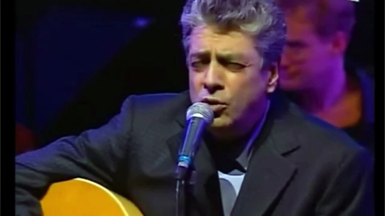 2017 : Enrico Macias s'exilera si Marine Le Pen arrive au pouvoir