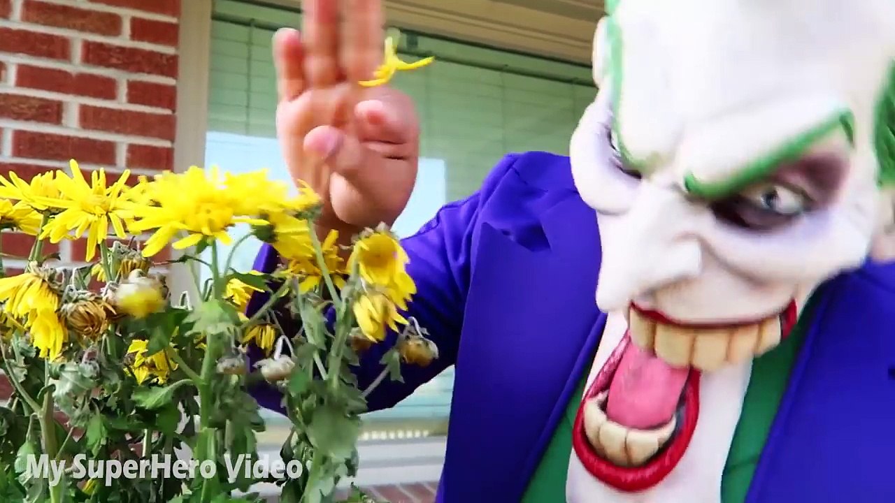 UGLY FROZEN ELSA vs Lightning Magic SPELL! Spiderman & Deadpool Doctor Joker Funny Prank Fight-boZzwXGPjQM