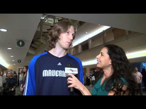 D210's Adrienne Riley Gets Mavs Fan Reaction From A Dirk Nowitzki Look-Alike