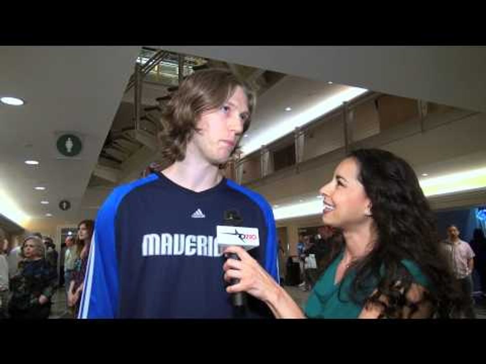 D210's Adrienne Riley Gets Mavs Fan Reaction From A Dirk Nowitzki Look-Alike