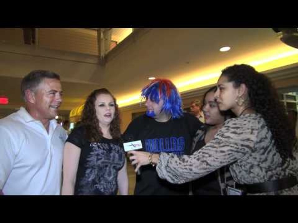 D210's Adrienne Riley Gets Fan Reaction During Wizards/Mavs Game