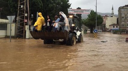 Vali Yavuz: "İki Vatandaşımızı Maalesef Heyelan Nedeniyle Evlerinde Meydana Gelen Çökmede Kaybettik"