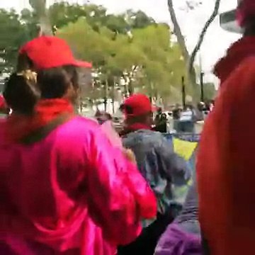 Macky Sall hué et traité de dictateur à New York par des opposants