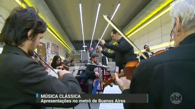 Música clássica encanta passageiros do metrô de Buenos Aires