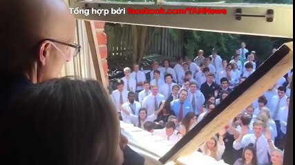 400 Students Sing To Teacher Battling Cancer