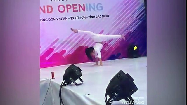 Dàn model nhí biểu diễn chuyên nghiệp khiến cư dân mạng thích thú