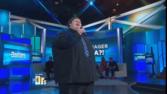 cậu bé nghìn cân với giọng hát thiên thần làm điên đảo sóng truyền hình