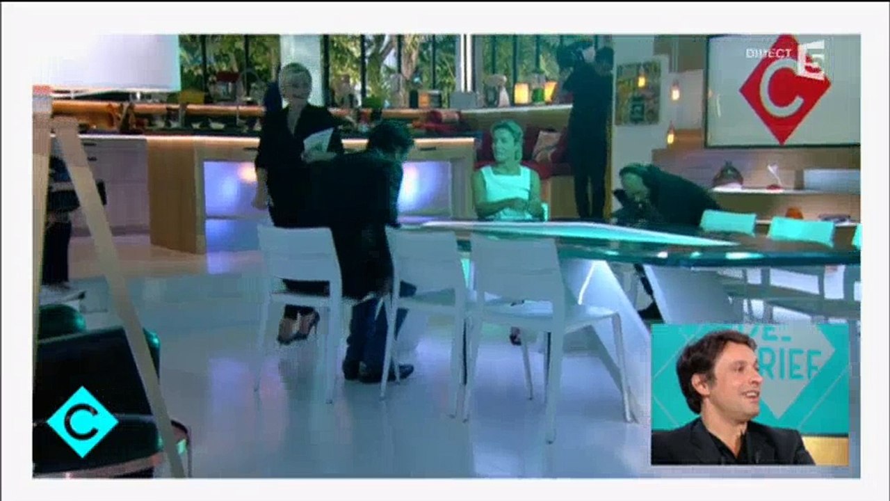 Anne-Elisabeth Lemoine tacle Patrick Cohen dns "C à vous" - Regardez