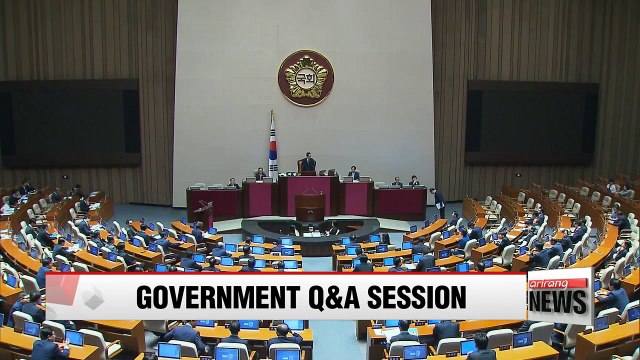 Lawmakers question gov't officials on economy at parliamentary Q&A