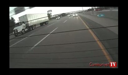 Otobanda TIR dehşeti... Araçları tek tek biçti