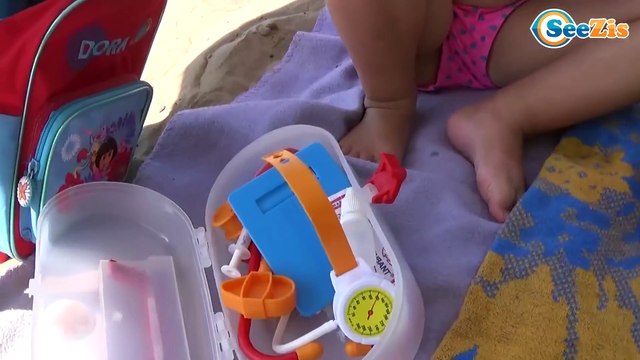 Кукла Беби Борн. Купаемся в озере. Доктор Ника лечит куклу - Видео для детей. Baby Born Bath Time