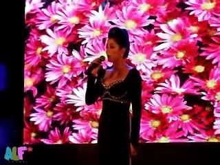 Nguyễn Thị Huyền khoe giọng hát