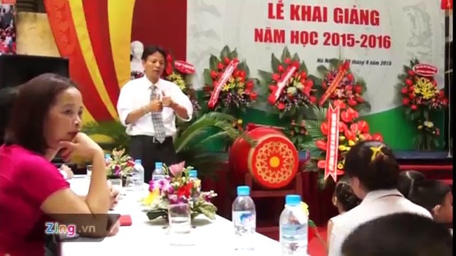 Xúc động trước hơn 1000 học sinh khiếm thính hát Quốc ca bằng tay tại lễ khai giảng