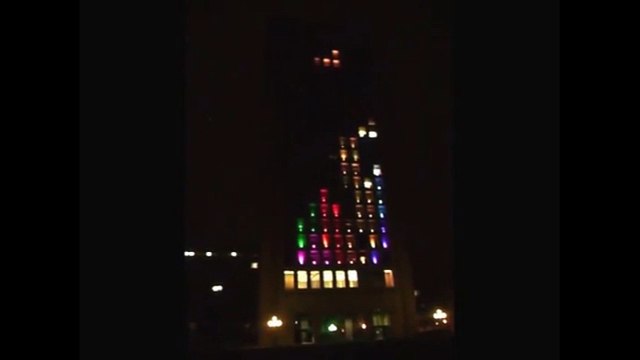 Hacker dành 4 năm 2 tháng để biến tòa nhà thành máy chơi xếp hình Tetris