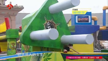 Une candidate à forte poitrine d’un jeu TV émoustille tous les Chinois