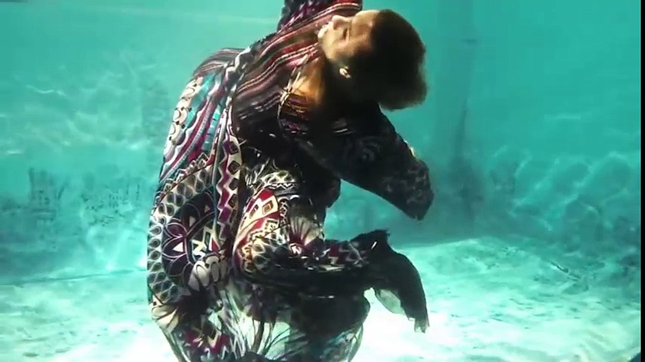 Ngất ngây với màn trình diễn thời trang dưới nước