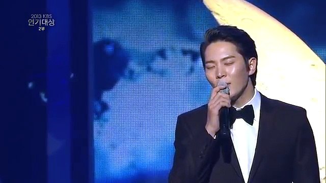 Joo Won singing