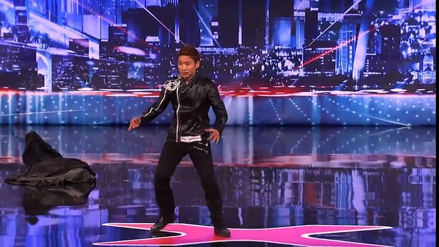 Màn biểu diễn cực đỉnh của chàng trai Nhật Bản