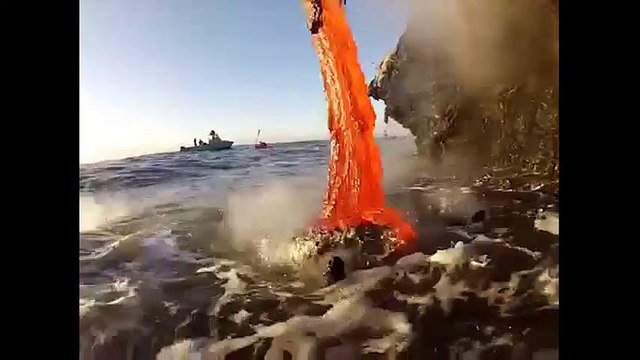 Khoa học - Chuyện gì sẽ xảy ra khi “dung nham” gặp “đại dương“?