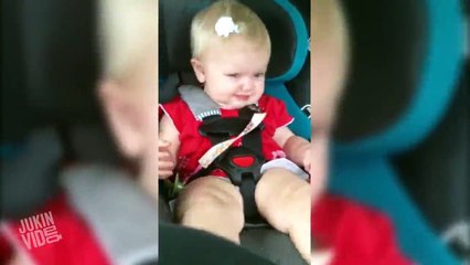 13/8 - Bé gái 1 tuổi ngưng khóc khi nghe katty perry