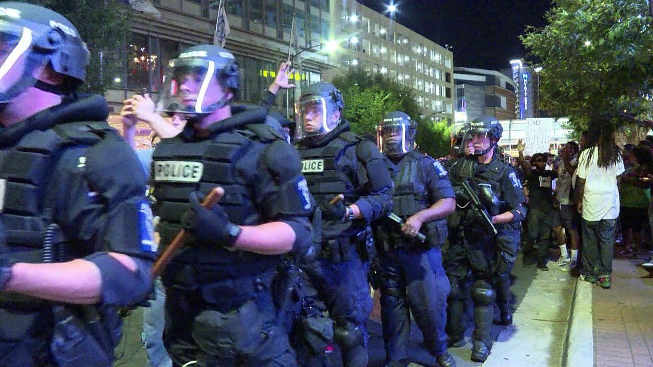 Proteste gegen Polizeigewalt in den USA schlagen in Gewalt um