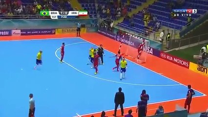 Futsal - Le coup franc génial de Falcao !